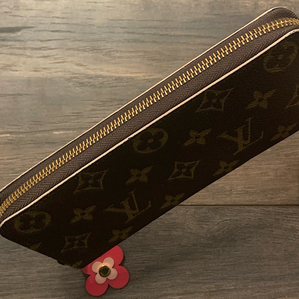 ❌SOLD❌ Louis Vuitton Monogram Pink Blooming Flower Clemence Wallet - Picture 8 of 16